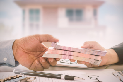 O crédito imobiliário para pessoa física está se reconfigurando com novas taxas, regulamentos e perfis de risco, explica Alex Nabuco dos Santos.