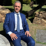 Leonardo Manzan examina os efeitos do IBS/CBS em aquisições de ativos energéticos realizadas por grandes grupos de investimento.