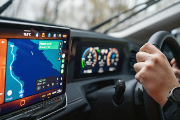 Carros conectados estão transformando a mobilidade, e Sérgio Bento De Araújo explica como os veículos se comunicam online em tempo real.