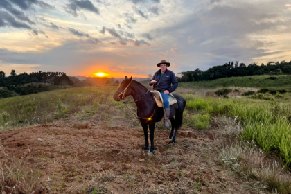 Descubra dicas práticas de jardinagem para iniciantes e aprenda como cuidar do seu jardim de forma simples e eficiente, com Altevir Seidel.