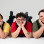 Humor garantido com Non Stop: o grupo “Os Três Porquinhos” anima o Rio com espetáculo interativo.