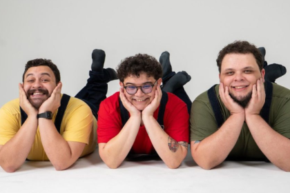 Humor garantido com Non Stop: o grupo “Os Três Porquinhos” anima o Rio com espetáculo interativo.