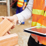 O desempenho dos materiais de construção impacta diretamente a percepção de qualidade do empreendimento, explica Elmar Juan Passos Varjão Bomfim.