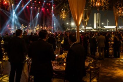 Festa de autoridades em Brasília e o debate sobre imagem pública, política e limites entre vida institucional e social